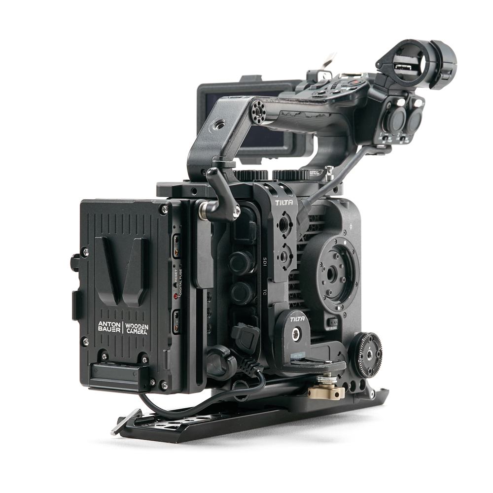 https://videovillage.co.jp/wp/wp-content/uploads/2024/06/FX6_rear.jpg